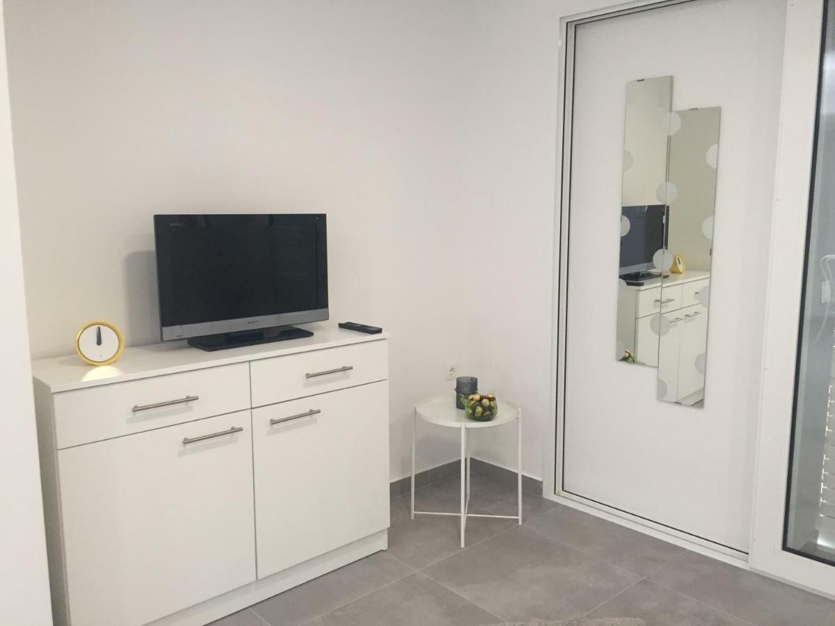 Appartamento Apartman Zeljka Podgora Esterno foto